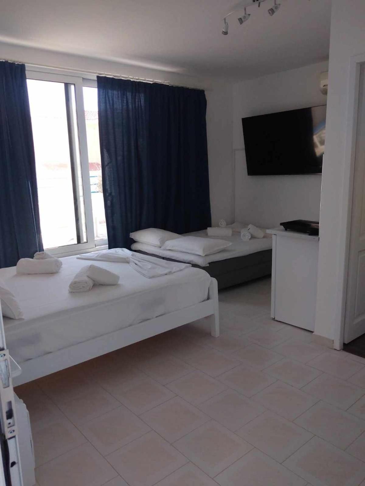 Blue Dolphin Studios And Apartment Vagia  Екстериор снимка