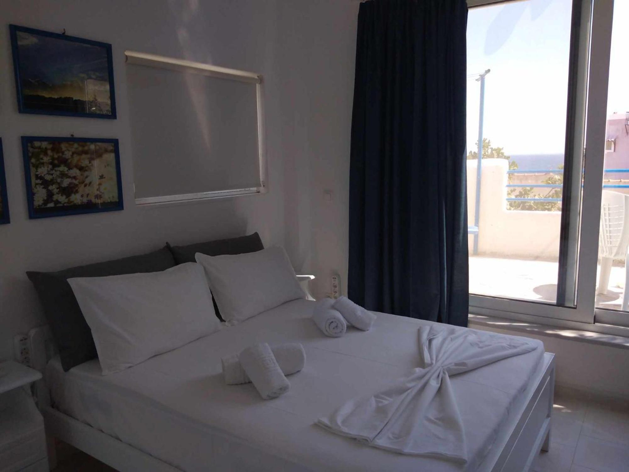 Blue Dolphin Studios And Apartment Vagia  Екстериор снимка